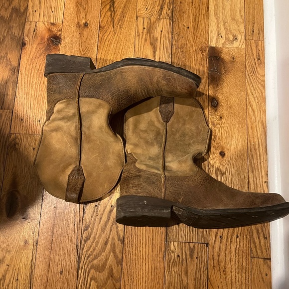 Ariat ATS 9.5D size boots. Near new condition. Worn less than 10x. - Picture 2 of 6